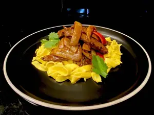 Fetuccini & Lomo Salteado
