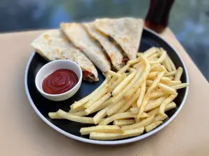 Quesadilla Capresse (J&Q)