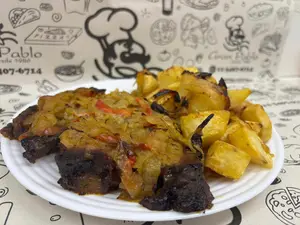 Carne horno con papas fritas