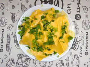 Fritas cheddar y verdeo