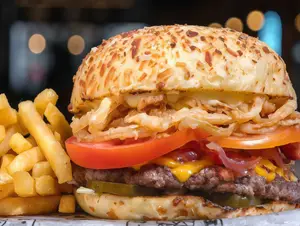 Crunchy ranch burger