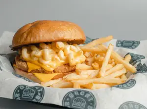 Mac & cheese veggie burger