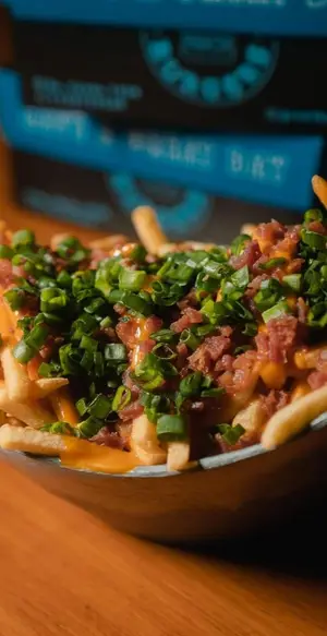 Papas c/cheddar,bacon y verdeo