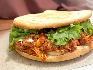 Sandwich de bondiola desmechada