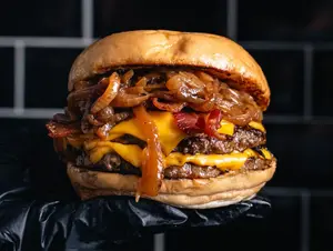 526 onion + papas fritas