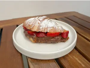Croissant relleno dulce