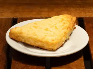 Scon de queso y ciboulette