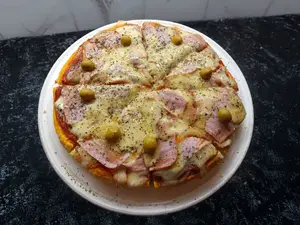 Pizza De Jamón