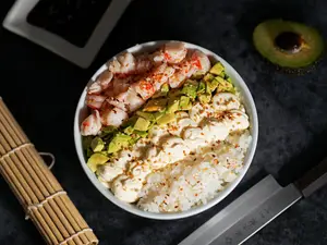 Steam prawn salad
