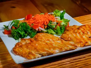 Suprema grillé + guarnición