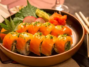 Mediterráneo roll 10 piezas