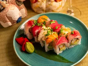 Rainbow roll 10 piezas