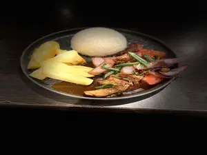 Lomo salteado de pollo