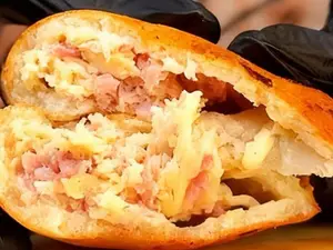 Empanada de jamón y queso (por unidad)