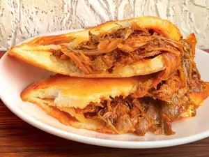 Empanada de mechada ahumada (por unidad)