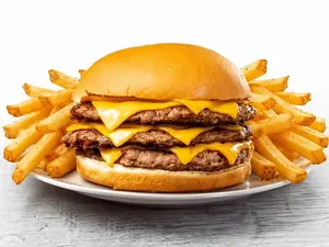 Cheeseburger triple + papas