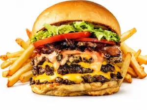 Triple hamburguesarda + papas