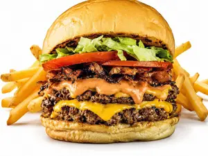 Doble hamburguesarda + papas