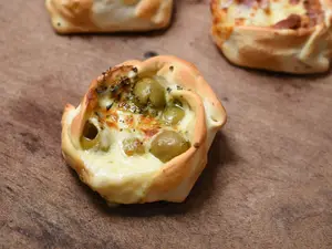 Empanada aceitunas y orégano