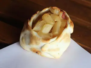 Empanada de jamón y ananá