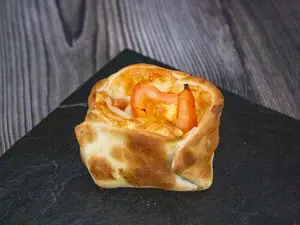Empanada de provolone y tomate