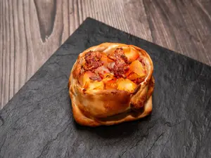 Empanada jamón crudo y tomate
