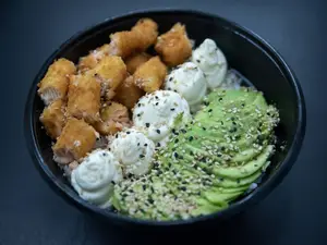 Sushi salad salmon crispy