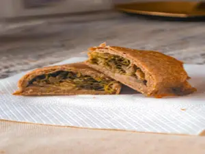 Empanada de Hojaldre de Puerro y Champ.