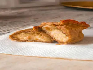 Empanada de Hojaldre de Queso y Cebolla