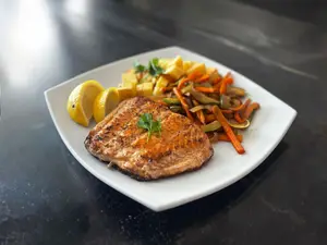 Salmon teriyaki con vegetales