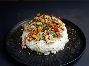 Pollo con almendras