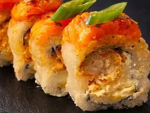 Roll salmon anticucho