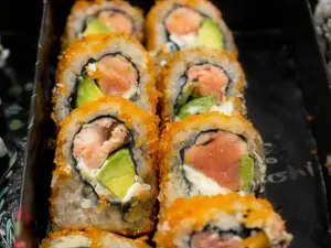 Salmon hot roll x 5