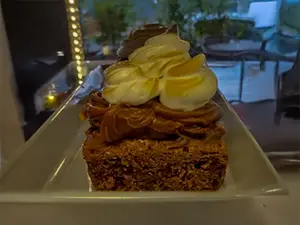 Brownie c/ ddl y merengue.