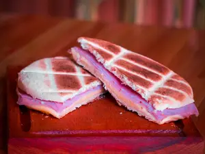 Árabe con jamón y queso