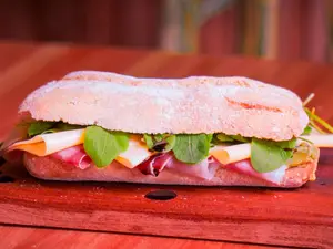 Ciabatta de jamon crudo