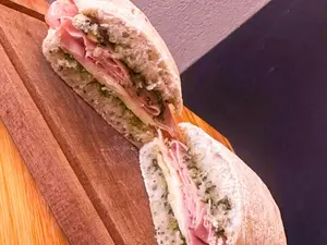 Ciabatta de mortadela