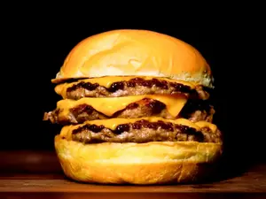 Triplecheese burger + papas