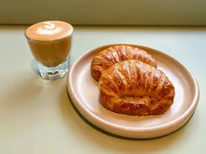 Café a elección + bakery del día