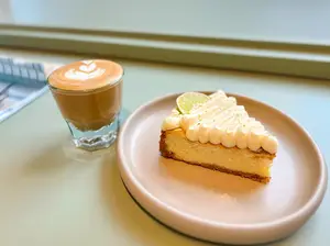 Café a elección + key lime pie