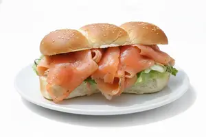 Sandwich salmón curado