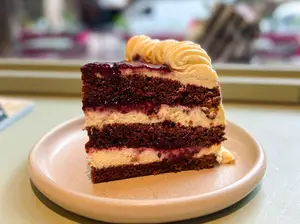 Torta red velvet y frutos rojos