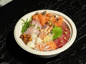 Chirashi completo 1/2 porción