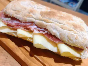 Sandwich De Bondiola Y Queso