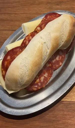 Sandwich De Cantimpalo Y Queso