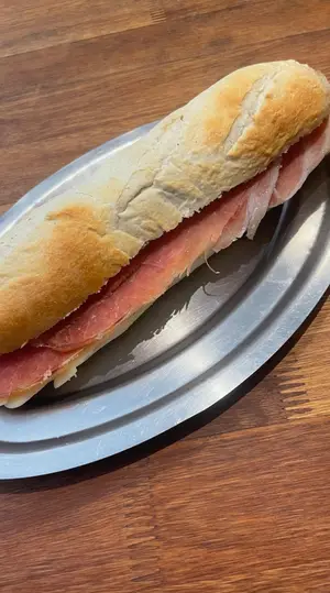 Sandwich De Crudo Y Queso