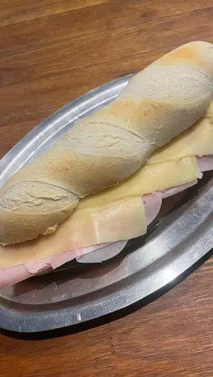 Sandwich de lomo ahumado