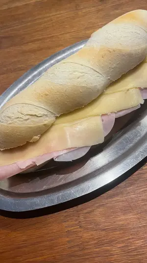 Sandwich De Panceta Y Queso