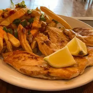 Pechuga con papas bajoneras