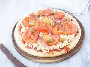 Pizza con tomaco